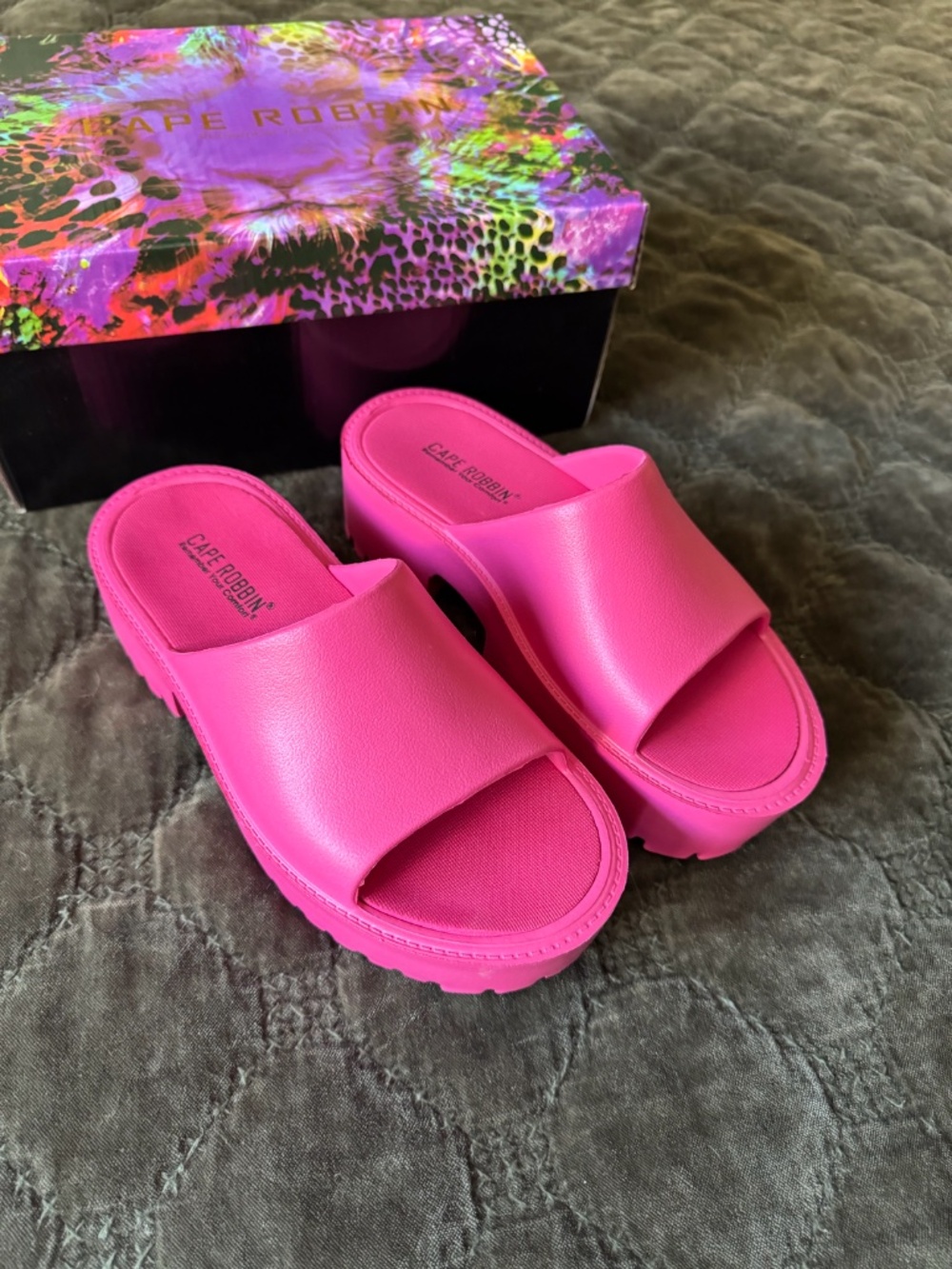 Cape Robbin Oriya Pink Platform Slides Chunky Lug Sole Sandals Womens Size 7 - Picture 4 of 6